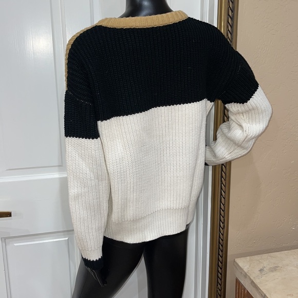 Pink Lily chevron style sweater - Picture 3 of 7
